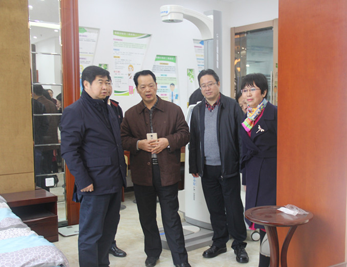 参观智慧养老实验室.jpg
